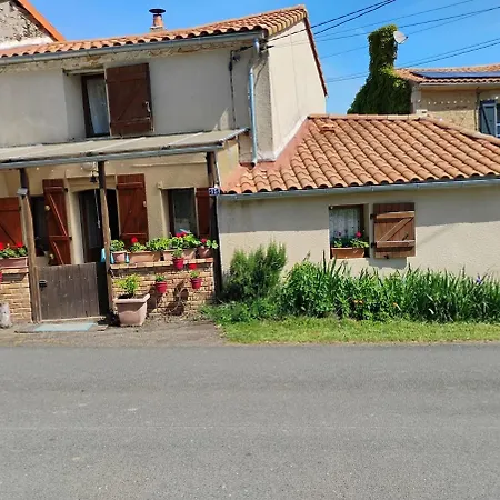 Holiday home Maison Entiere 2 *